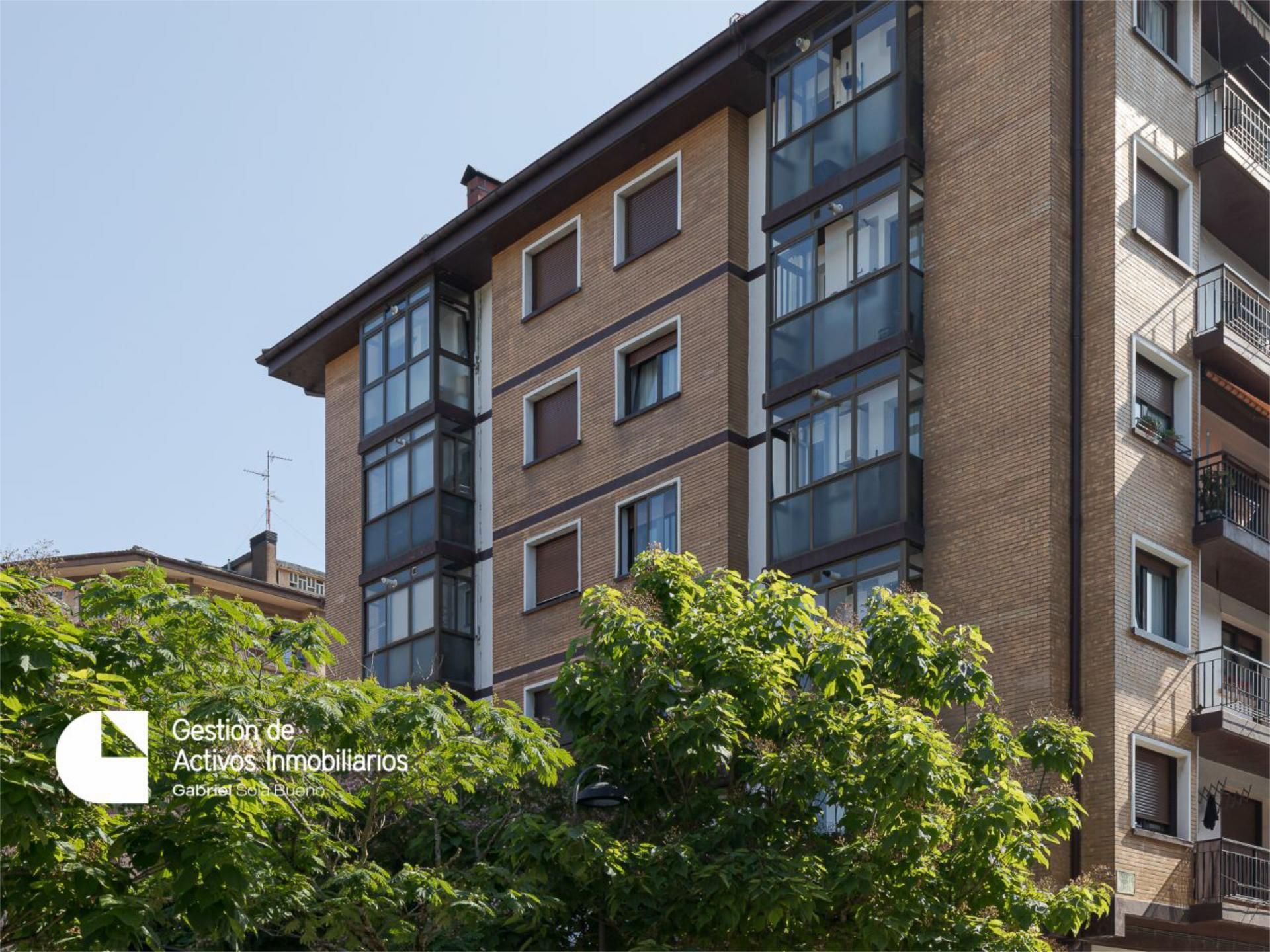 Vista exterior de Estudi en venda en Lezo amb Calefacció, Parquet i Moblat