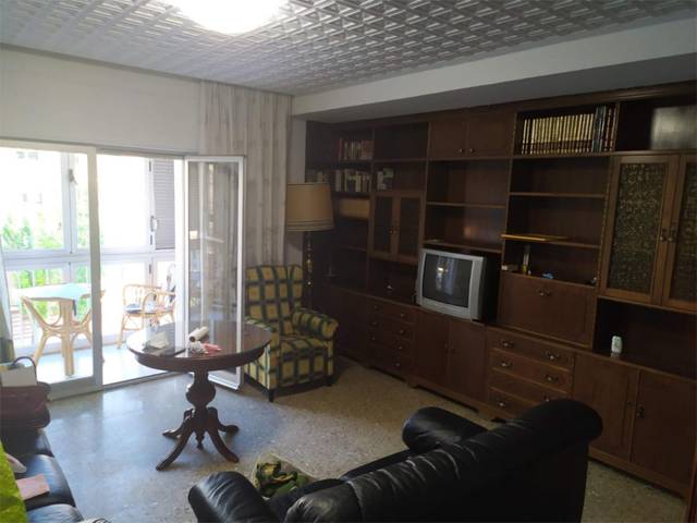 Piso en Alquiler en Calle Fernando Zóbel, 3 en Centro