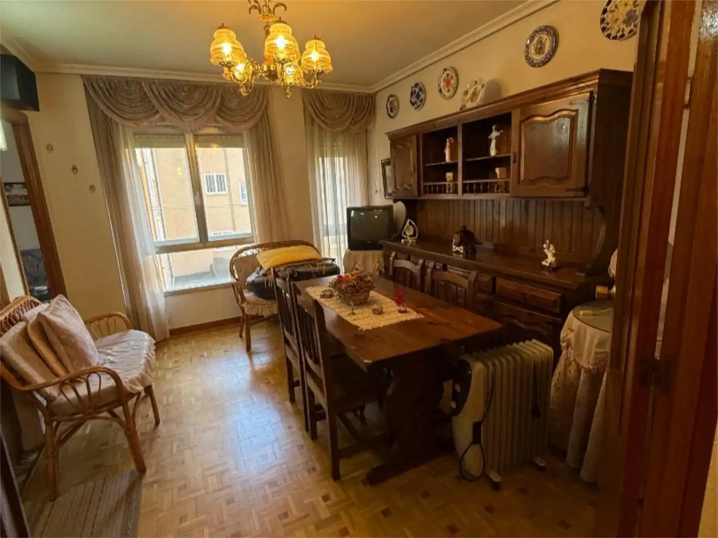 Piso en venta en Calle el Parque, 14, Boñar Comedor de Piso en venta en Boñar con Calefacción, Parquet y Trastero