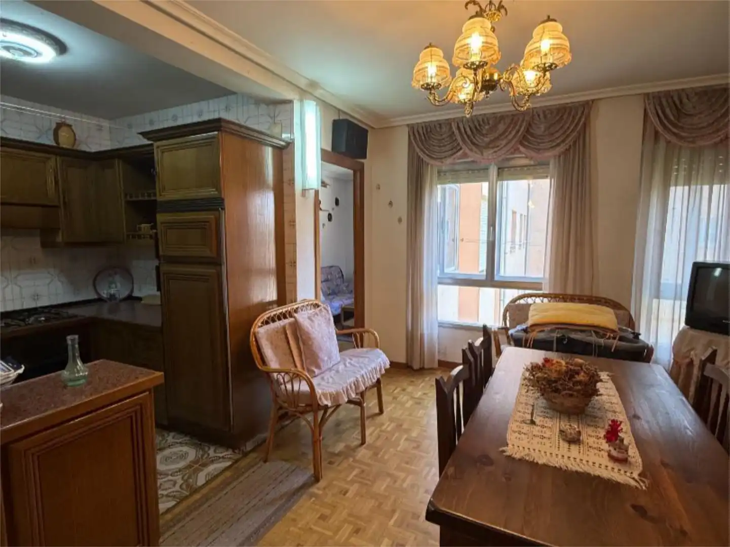 Piso en venta en Calle el Parque, 14, Boñar Comedor de Piso en venta en Boñar con Calefacción, Parquet y Trastero