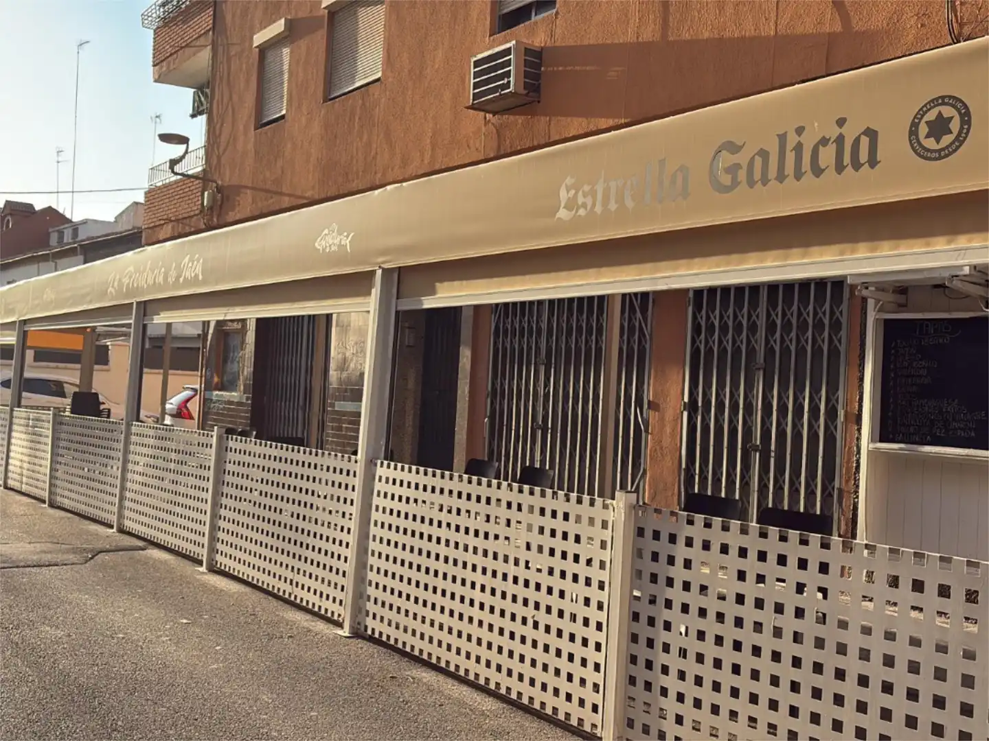 Local en traspaso en Calle Antonio Herrera Murillo, 8, Peñamefecit - Avda Barcelona Vista exterior de Local en traspaso en Jaén con Aire acondicionado, Calefacción y Amueblado