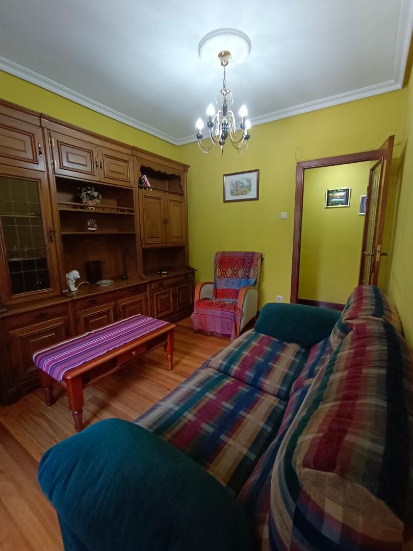 Sala d'estar de Pis en venda en Donostia - San Sebastián  amb Calefacció, Parquet i Terrassa