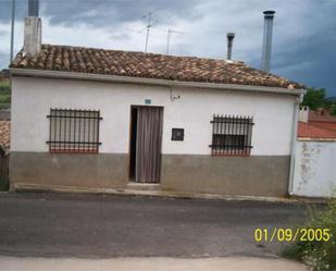 Vista exterior de Casa o xalet de lloguer en Sotorribas amb Calefacció, Traster i Moblat