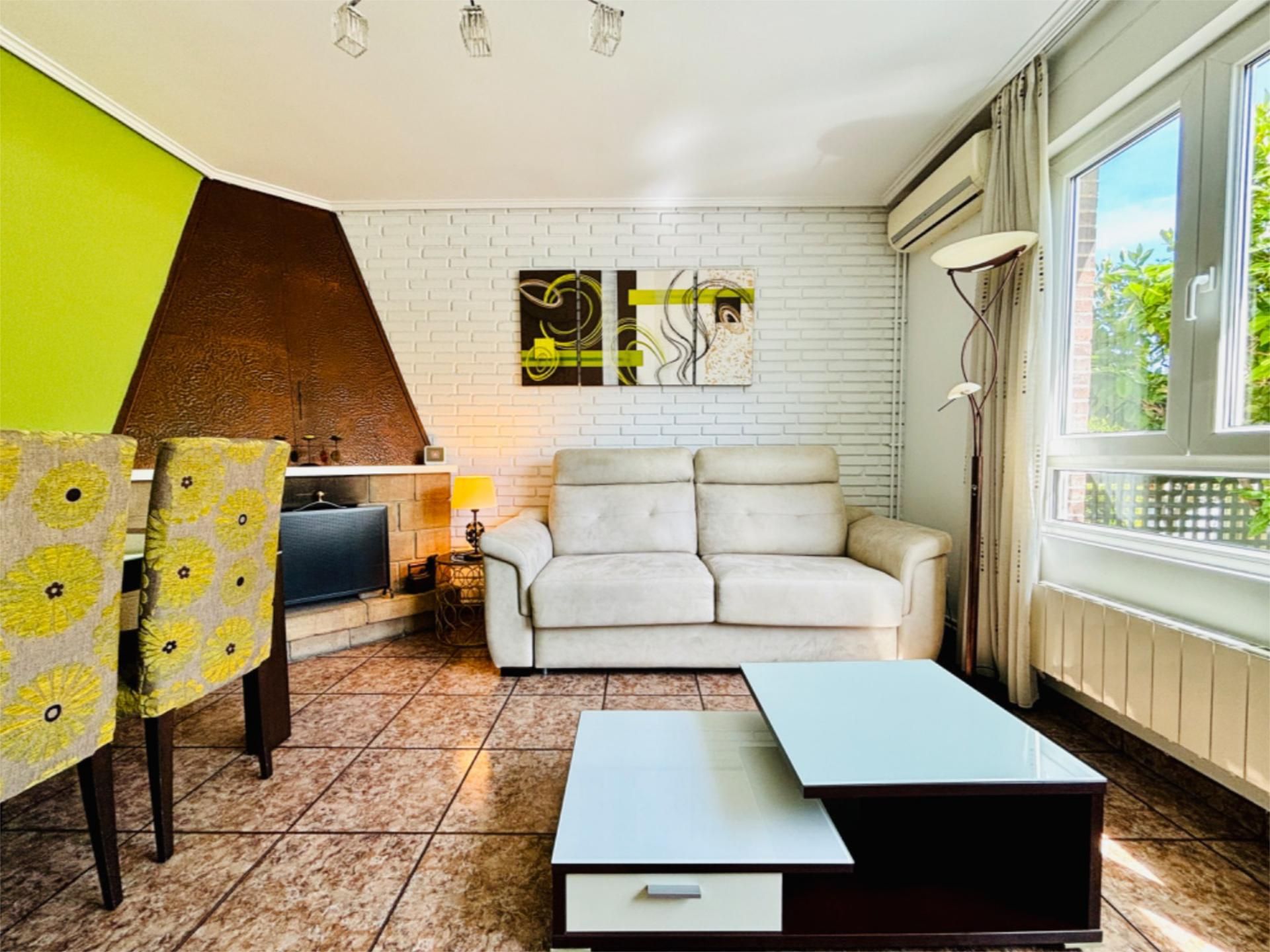 Sala de estar de Casa o chalet en venta en Santander con Aire acondicionado, Calefacción y Jardín privado