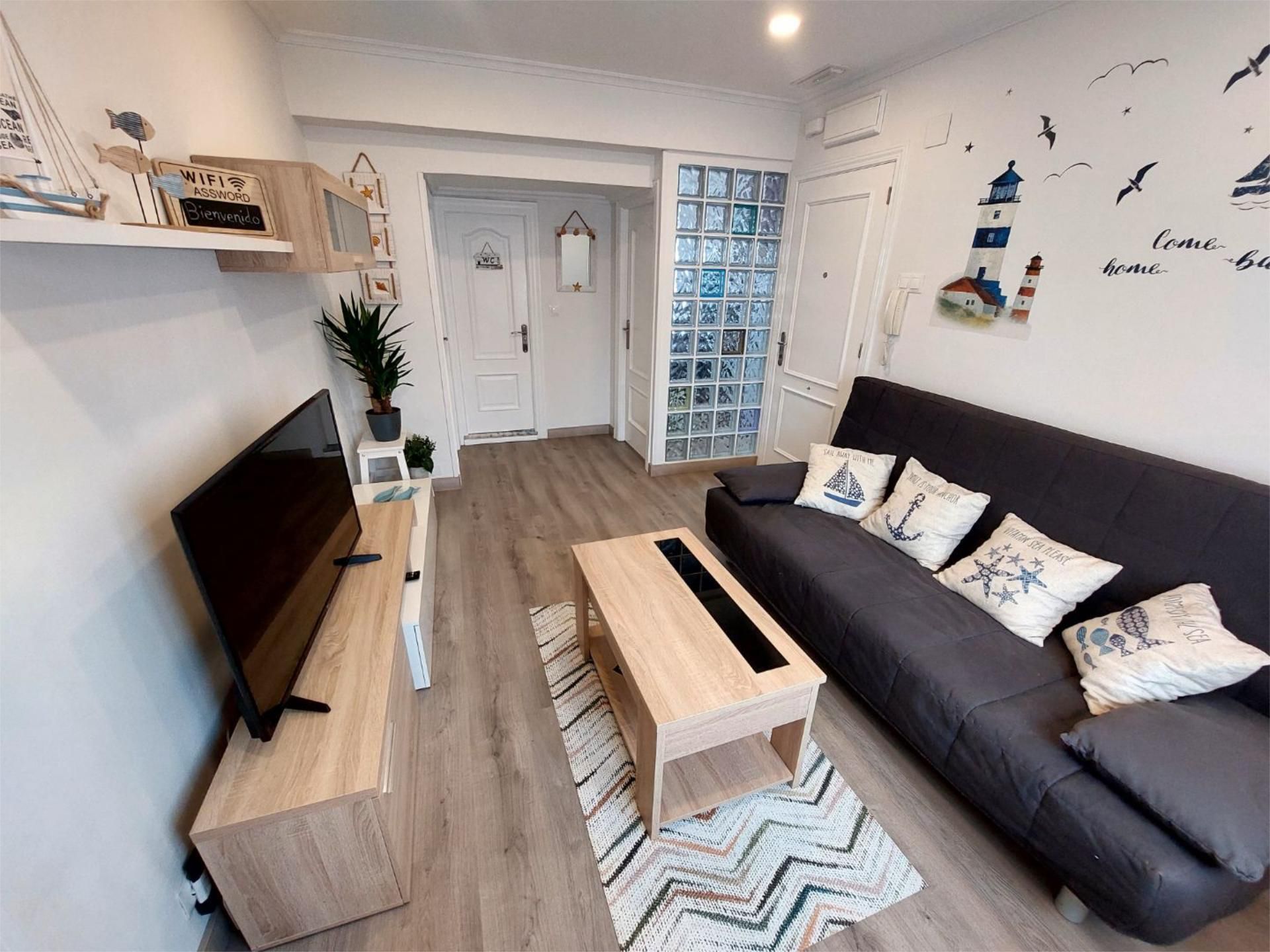 Living room of Apartment to rent in Gijón   with Heating, Parquet flooring and Furnished
