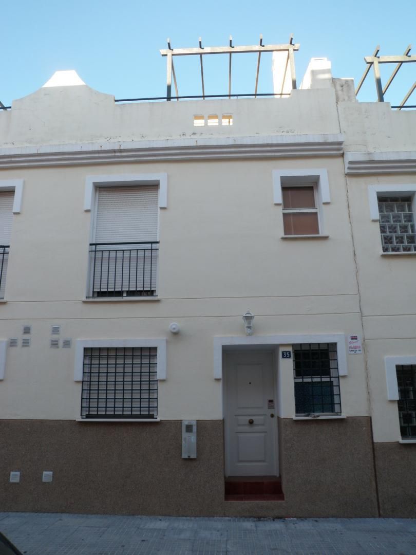 Vista exterior de Casa adosada en venda en Alhaurín de la Torre amb Aire condicionat, Terrassa i Balcó