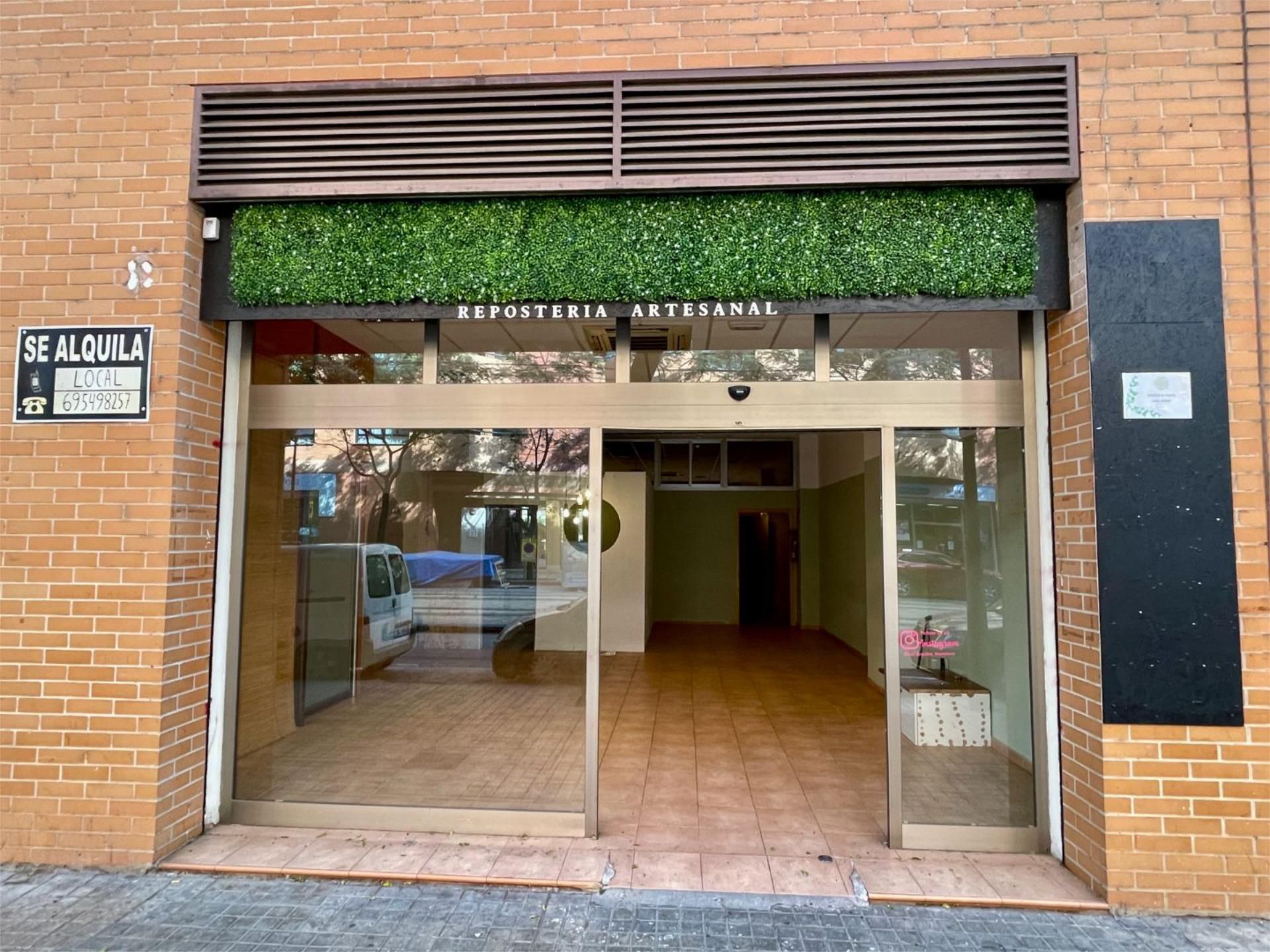 Vista exterior de Local en venda en  Valencia Capital amb Aire condicionat
