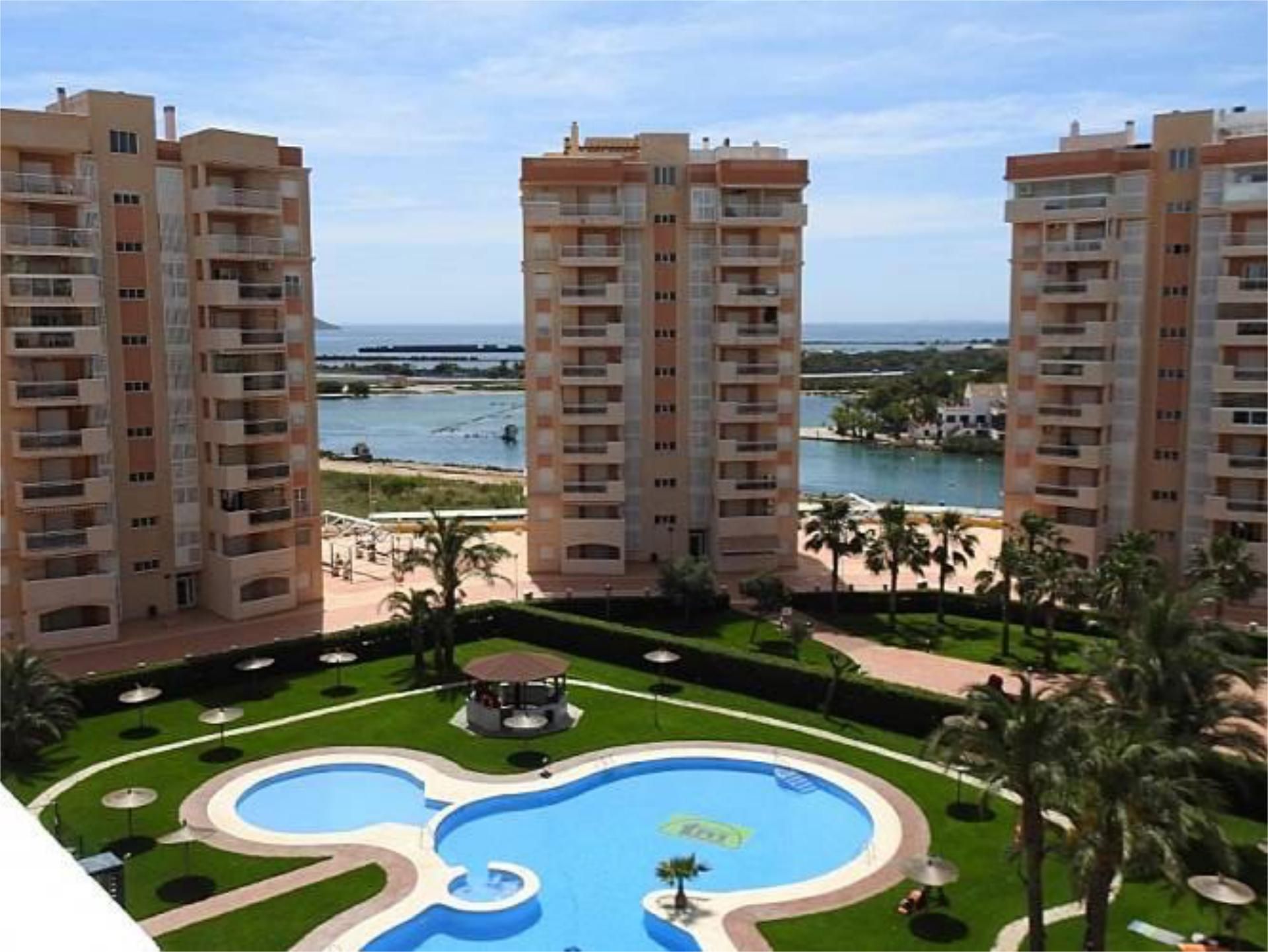 Piscina de Apartament de lloguer en La Manga del Mar Menor amb Aire condicionat, Terrassa i Piscina