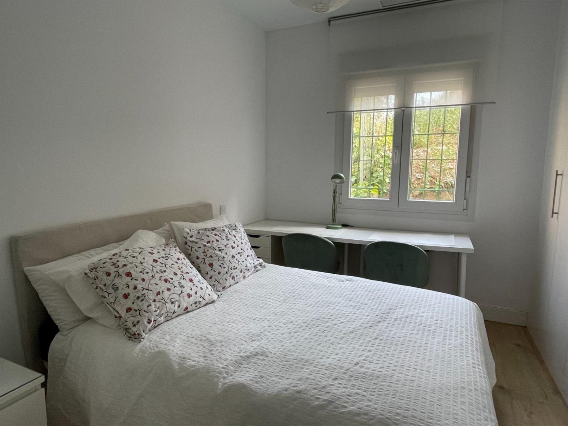 Bedroom of Flat to rent in  Madrid Capital  with Air Conditioner, Heating and Parquet flooring