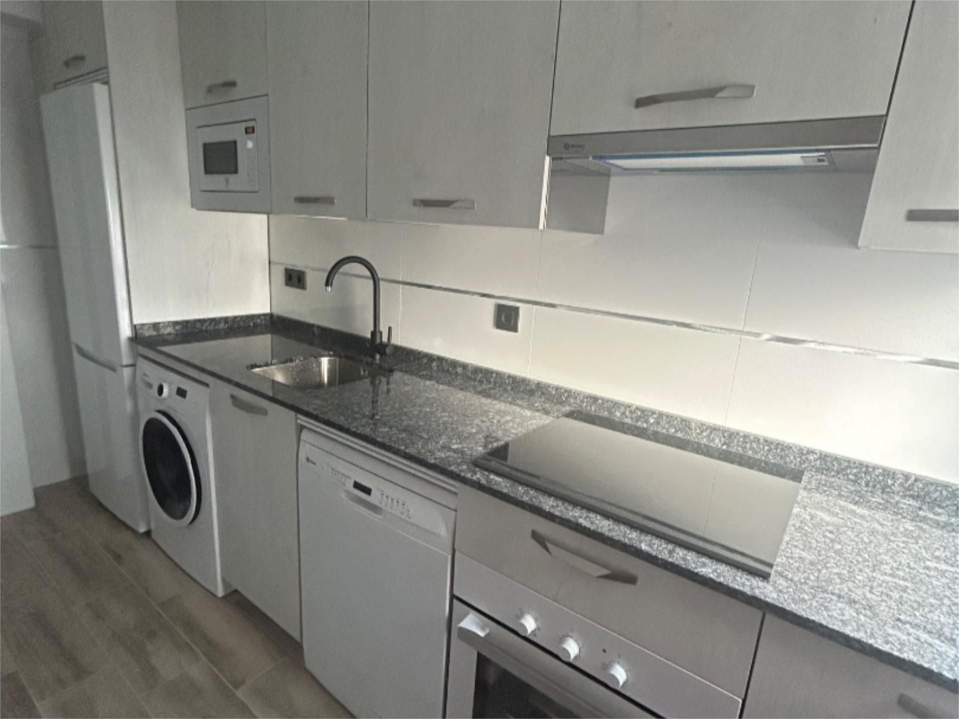 Kitchen of Flat to rent in Salamanca Capital  with Heating