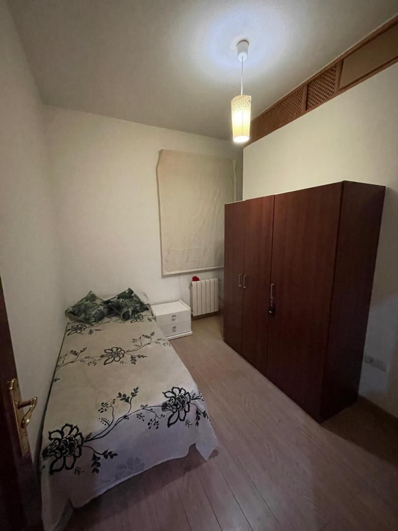 Bedroom of Flat to share in  Granada Capital  with Air Conditioner, Heating and Parquet flooring