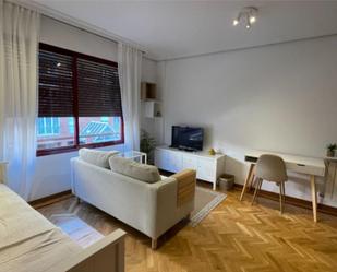 Living room of Study to rent in  Madrid Capital  with Heating, Private garden and Parquet flooring