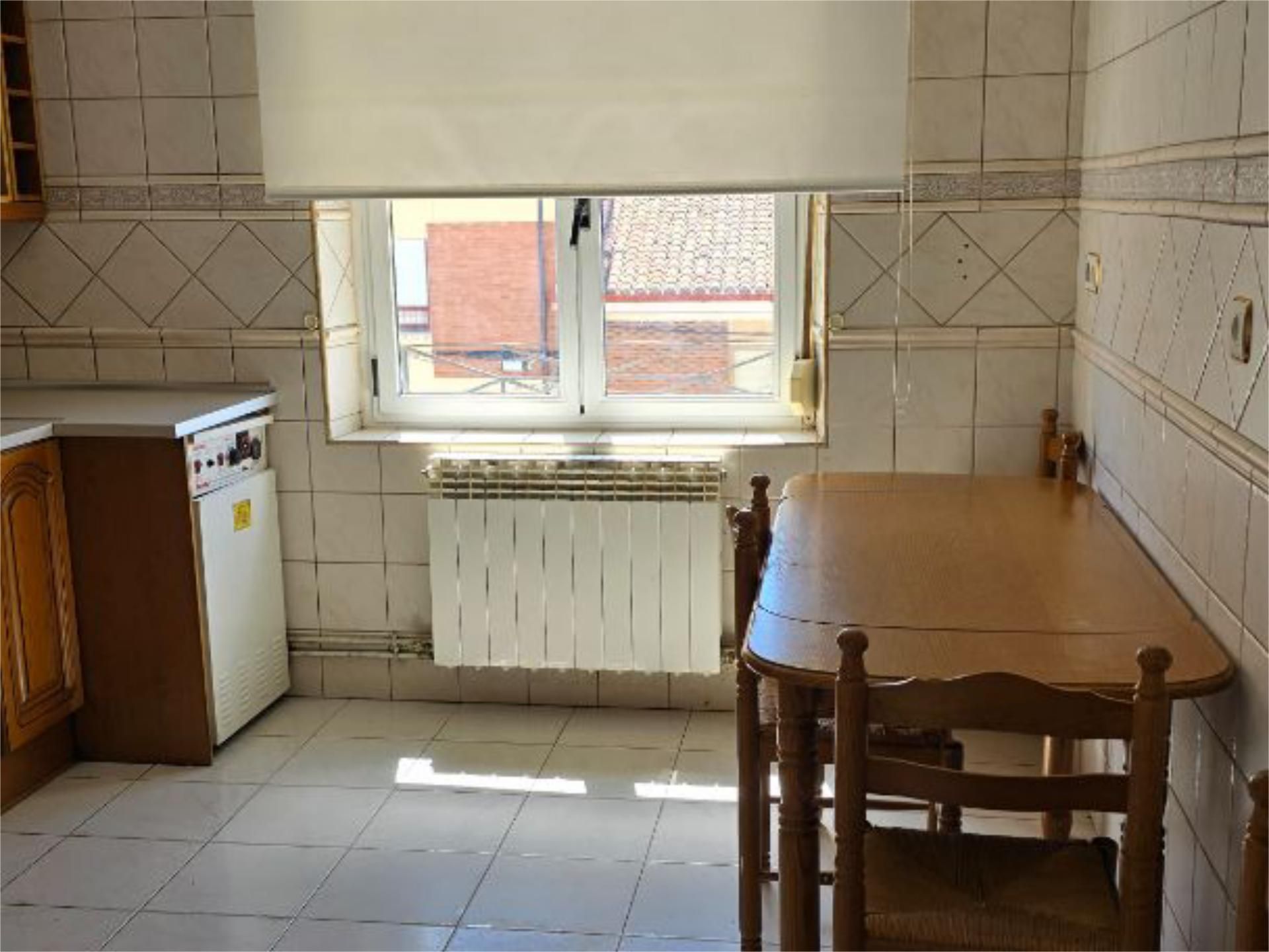 Kitchen of Flat to rent in Melgar de Fernamental  with Heating, Parquet flooring and Storage room