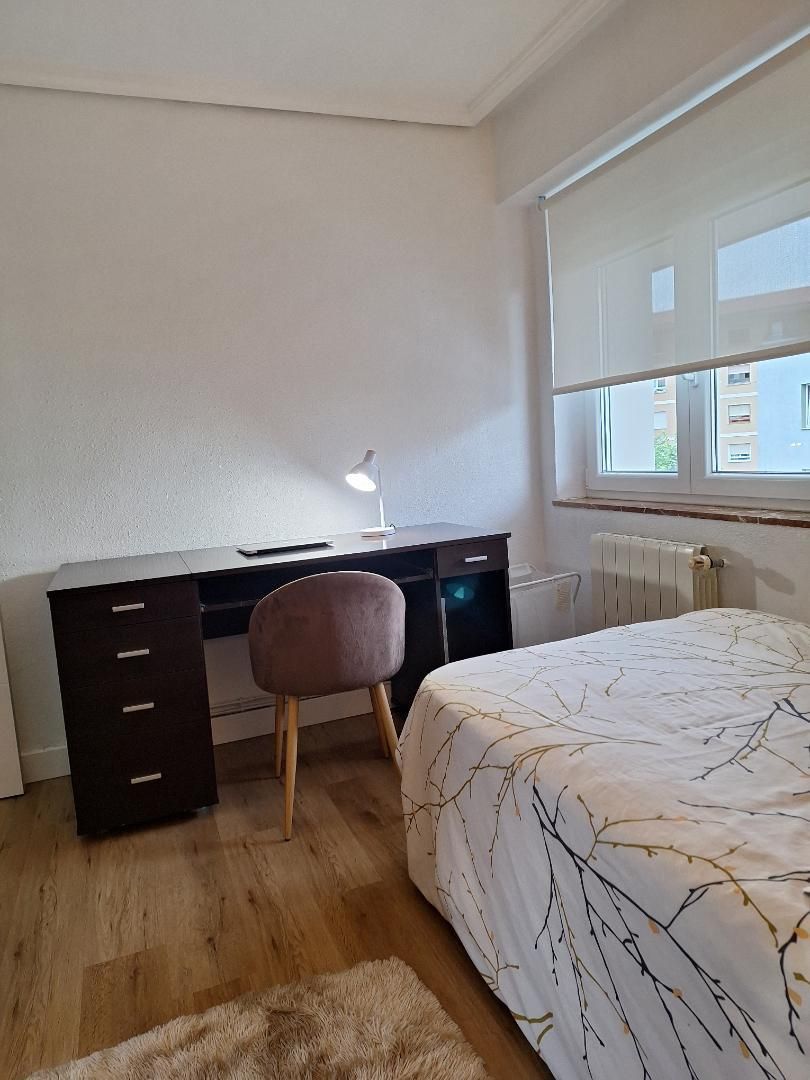 Bedroom of Flat to share in Santander  with Heating, Private garden and Parquet flooring