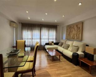 Living room of Flat to rent in  Granada Capital  with Air Conditioner, Heating and Parquet flooring