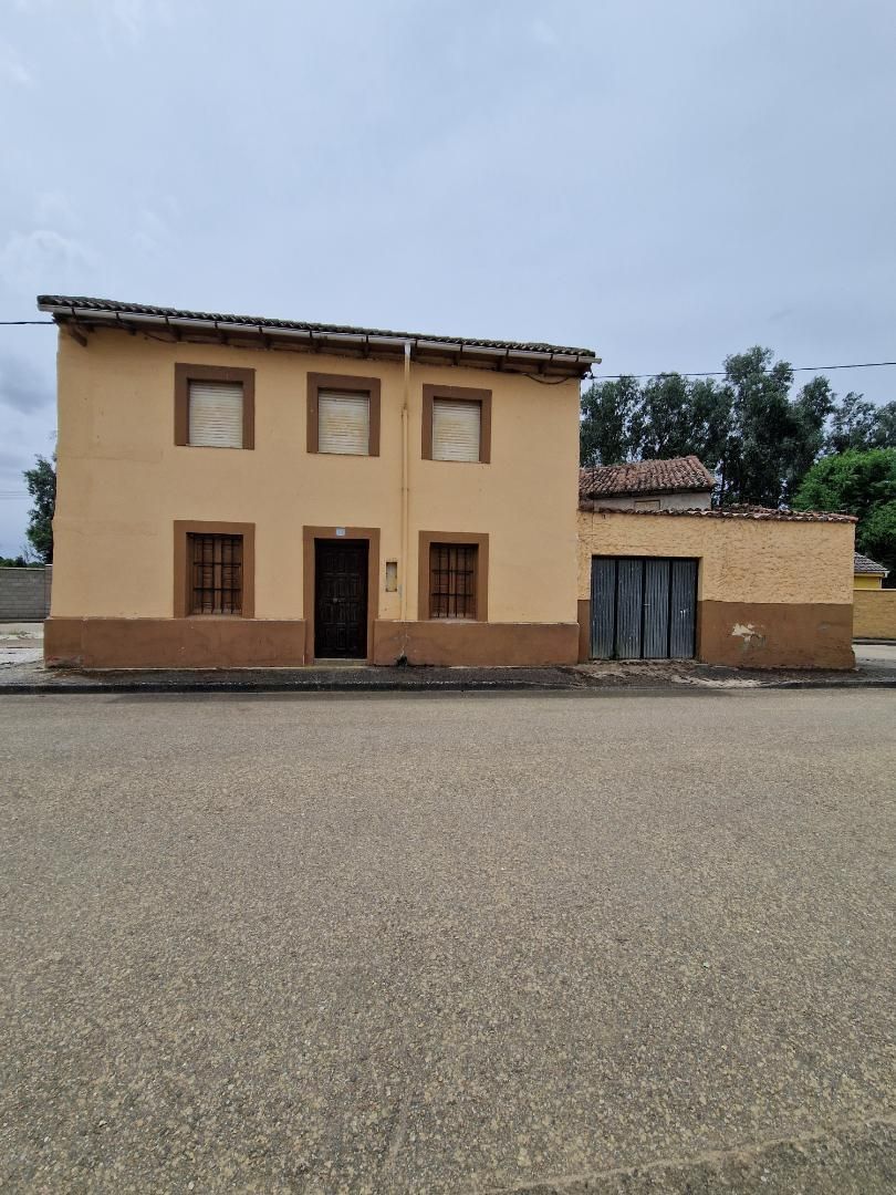 Exterior view of House or chalet for sale in Villanueva de las Manzanas