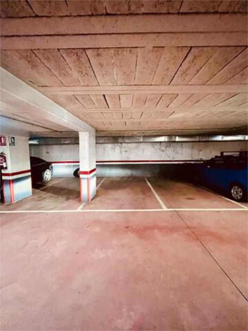 Parkplatz von Garage miete in Cambre 
