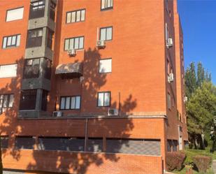 Vista exterior de Pis en venda en Móstoles amb Aire condicionat i Piscina
