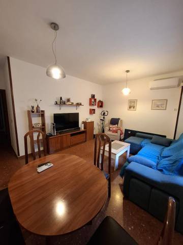 Piso en Venta en Calle Almendros Aguilar, 61 en Ctra. Circunvalación - La Magdalena