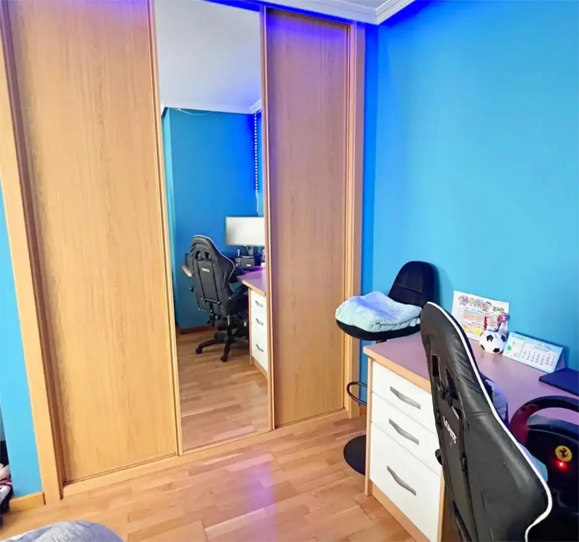 Schlafzimmer von Wohnung zur Miete in  Valencia Capital mit Klimaanlage und Balkon