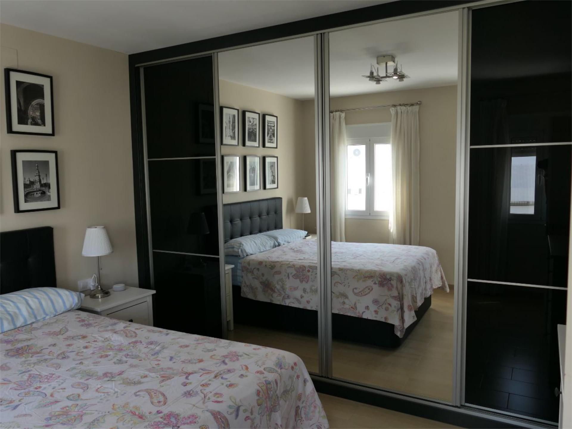 Bedroom of Flat to rent in  Sevilla Capital  with Air Conditioner and Balcony