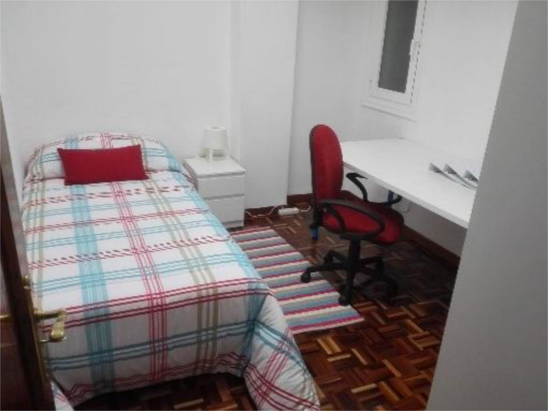 Bedroom of Flat to share in Vigo   with Heating, Parquet flooring and Terrace