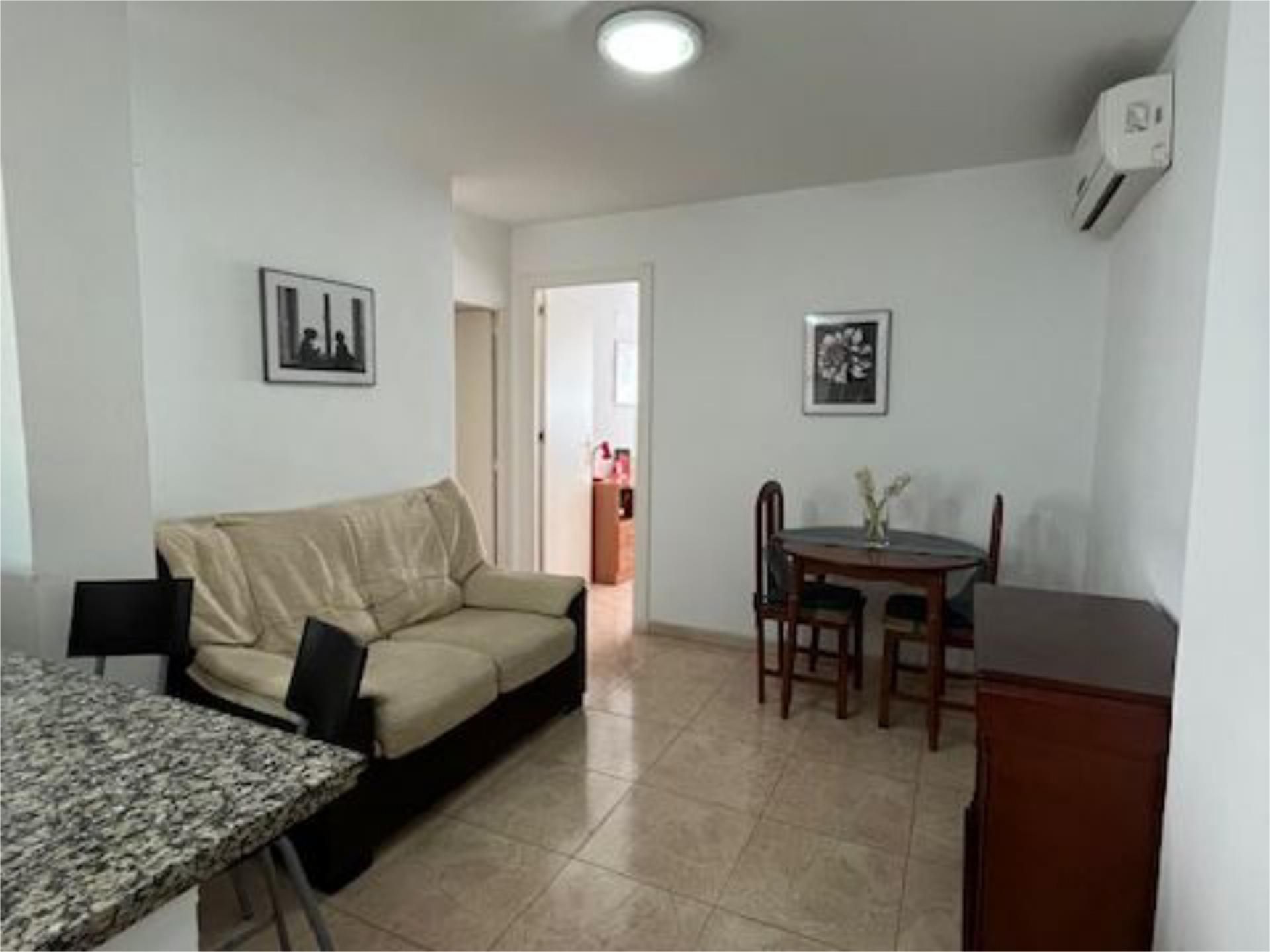 Sala d'estar de Pis en venda en  Sevilla Capital amb Aire condicionat i Moblat