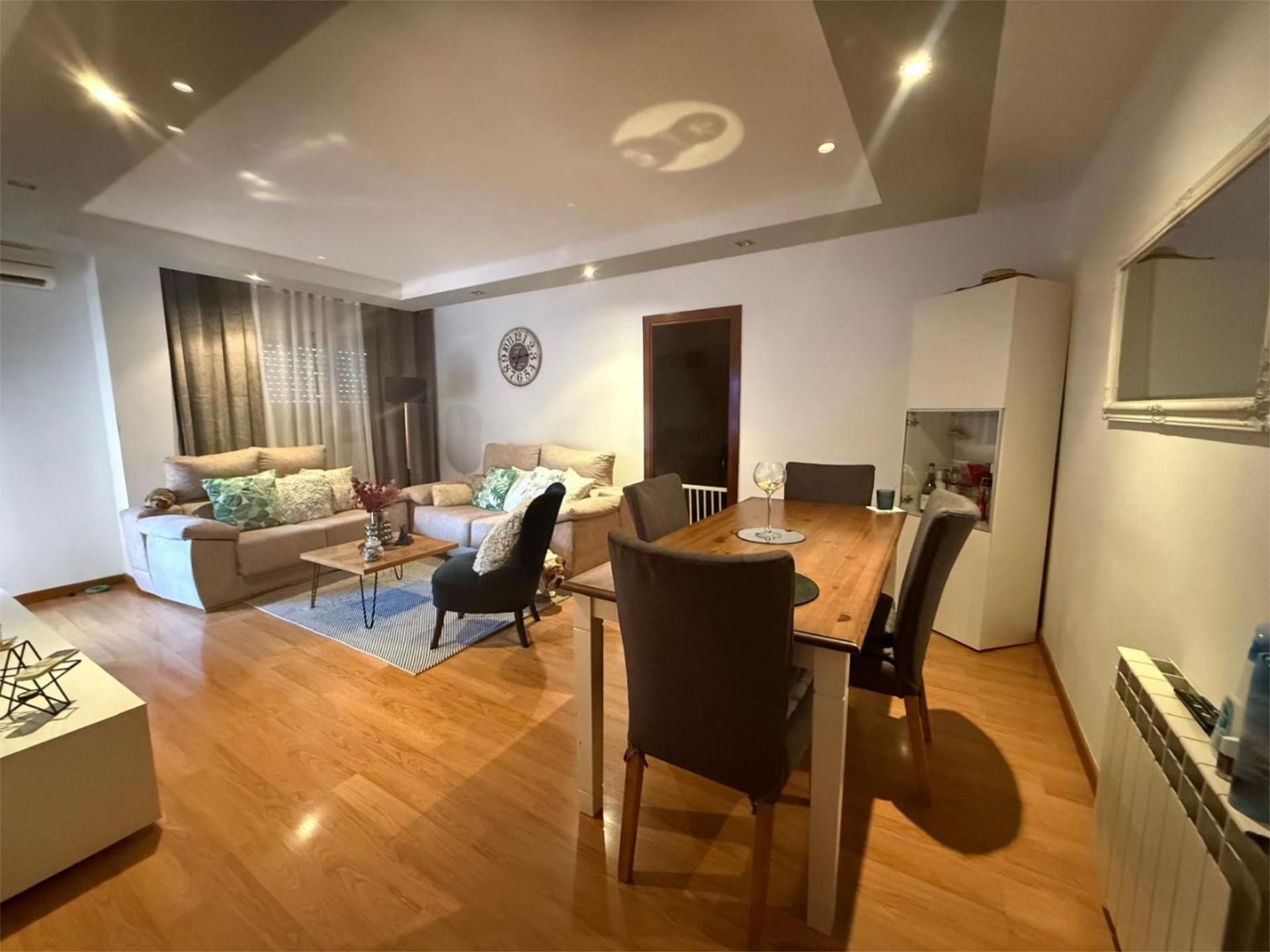 Living room of Flat to rent in Vila-seca  with Air Conditioner, Heating and Parquet flooring