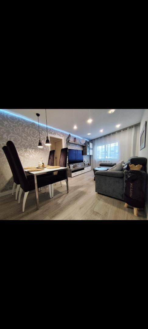 Sala d'estar de Pis en venda en Sant Boi de Llobregat amb Aire condicionat