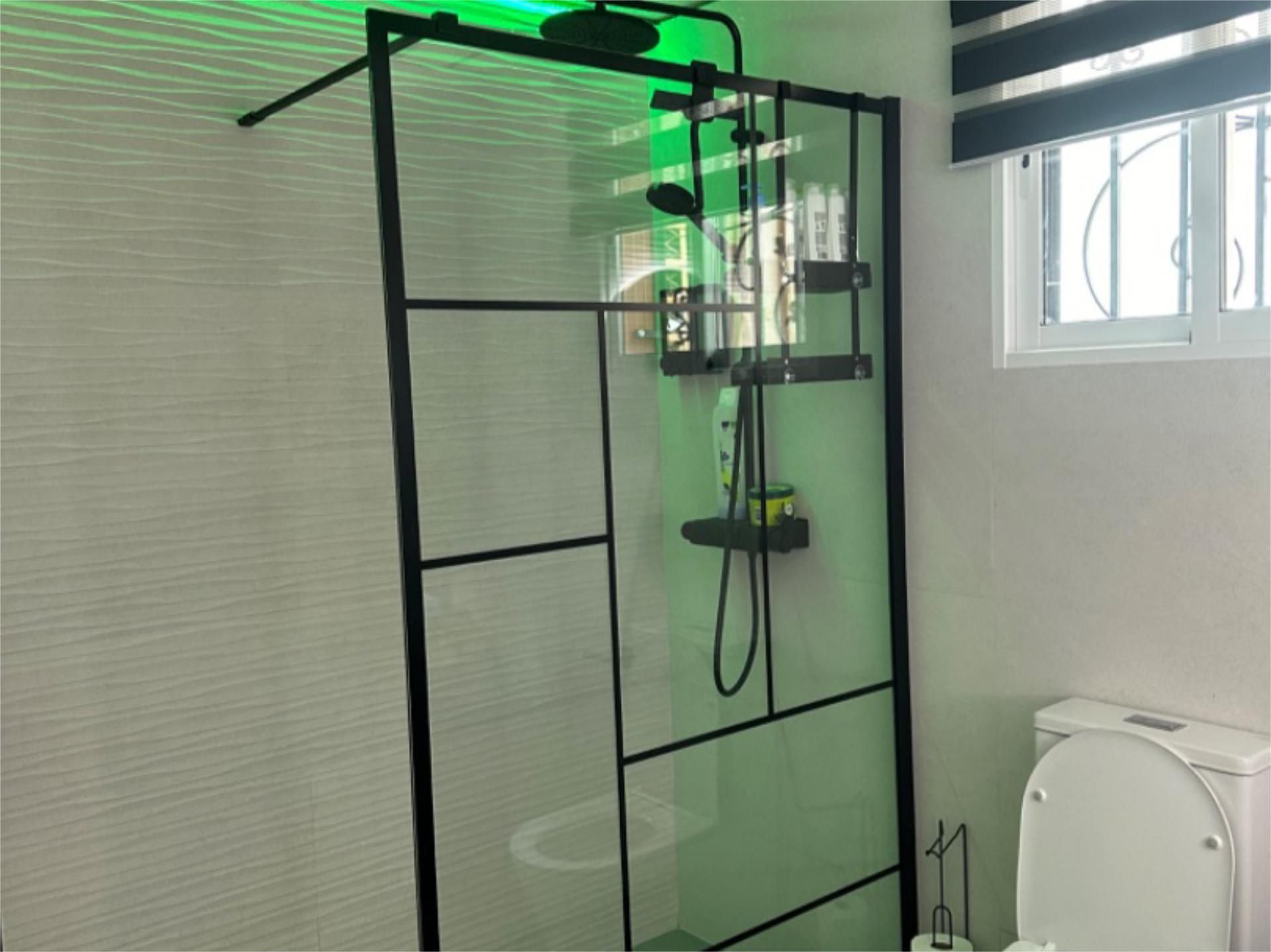 Bathroom of House or chalet for sale in Cullera  with Air Conditioner, Heating and Private garden