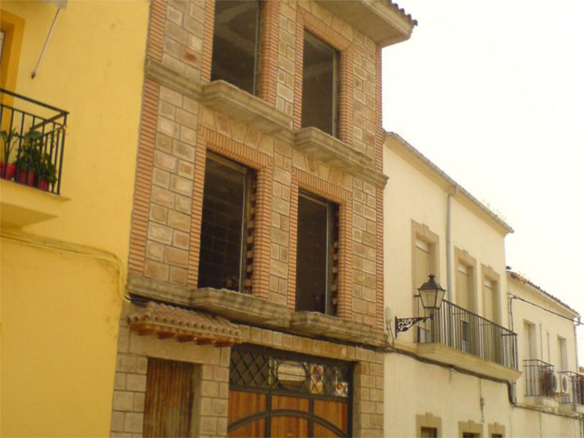 Vista exterior de Casa adosada en venda en Linares amb Terrassa i Balcó