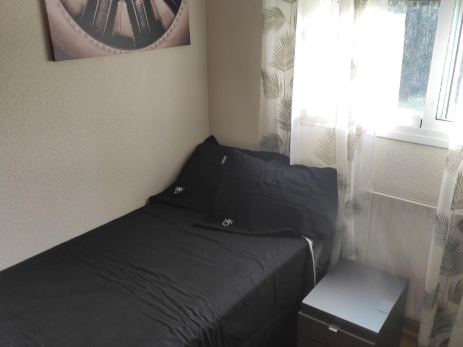 Flat to share in Calle de Miguel Hernández, 3, Casco Antiguo