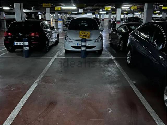 Garaje en Venta en Calle Castillo de Baños de la Encina, 1 en Bami - La Estrella