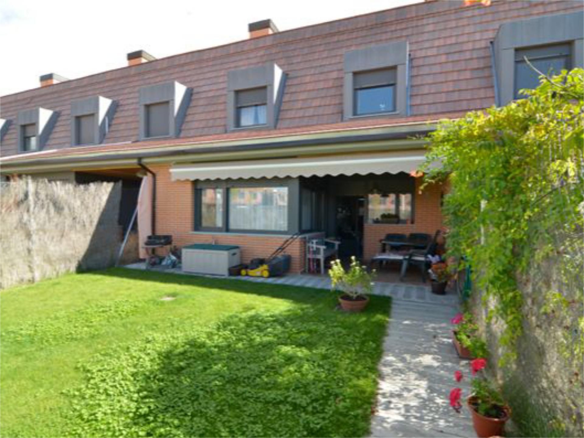 Jardí de Casa adosada en venda en Castellanos de Moriscos amb Calefacció, Jardí privat i Parquet