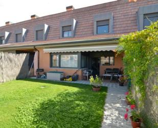 Jardí de Casa adosada en venda en Castellanos de Moriscos amb Calefacció, Jardí privat i Parquet