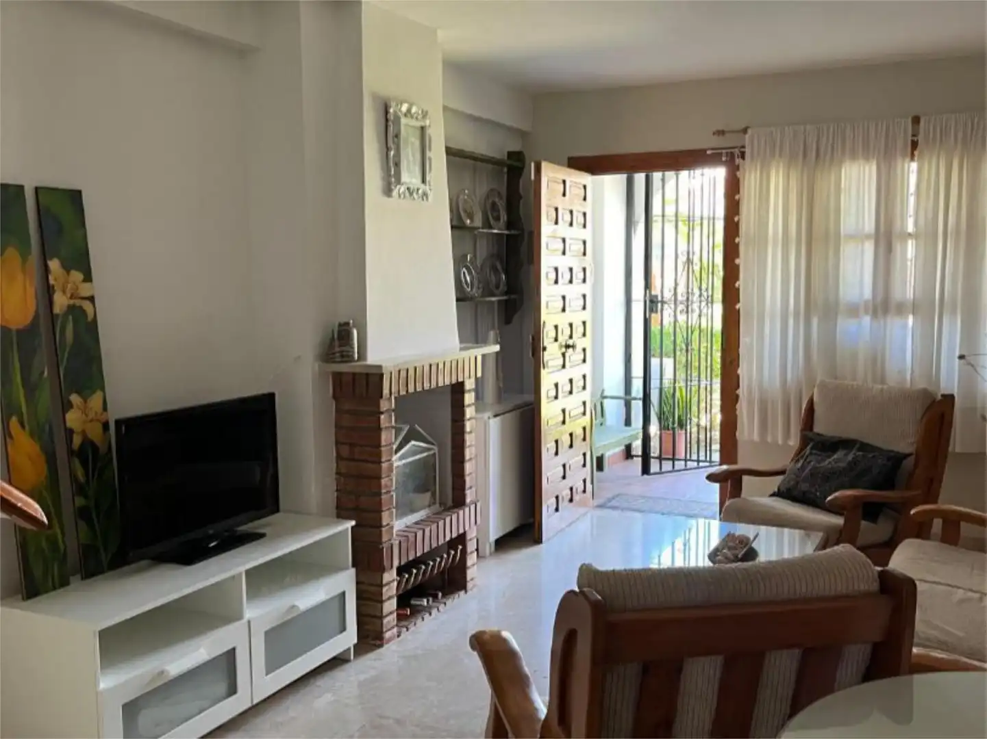 Wohnzimmer von Einfamilien-Reihenhaus zum Verkauf in Mijas mit Klimaanlage, Terrasse und Schwimmbad