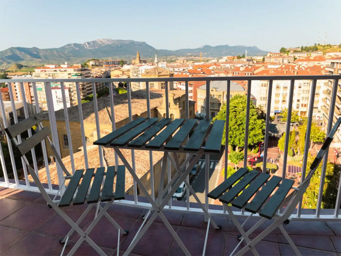 Vista exterior de Piso para compartir en Haro con Calefacción, Parquet y Terraza