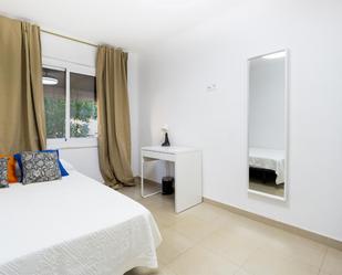 Bedroom of Flat to share in Castilleja de la Cuesta  with Air Conditioner, Heating and Furnished