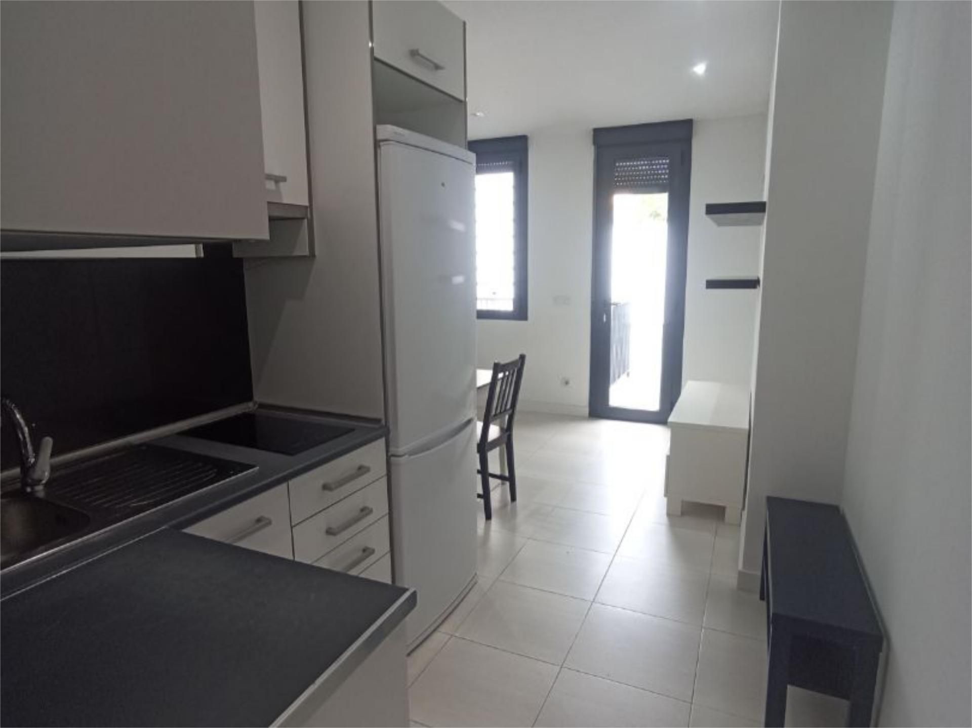 Cuina de Apartament de lloguer en  Madrid Capital amb Aire condicionat