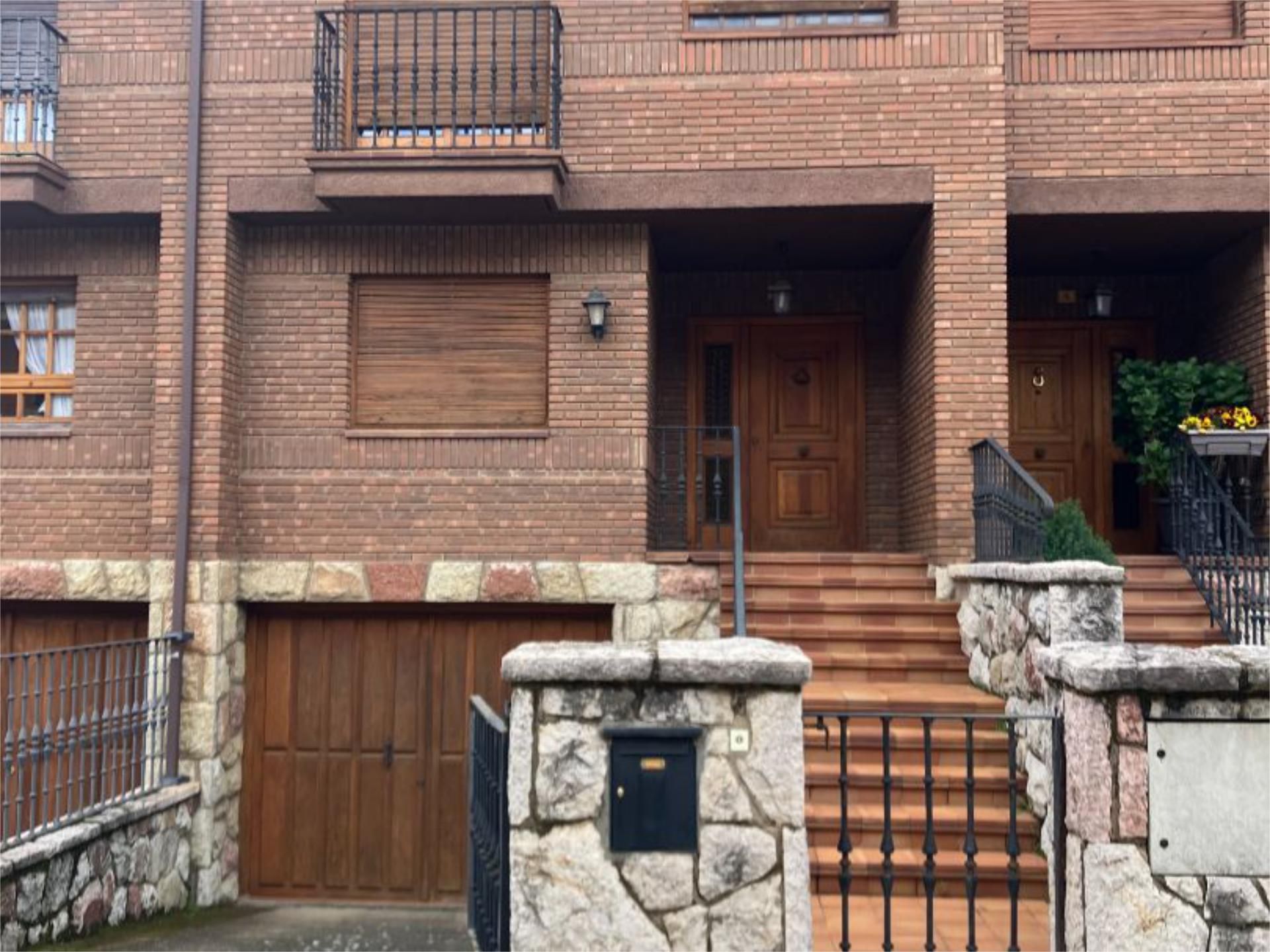 Exterior view of House or chalet for sale in San Andrés del Rabanedo  with Terrace, Swimming Pool and Balcony