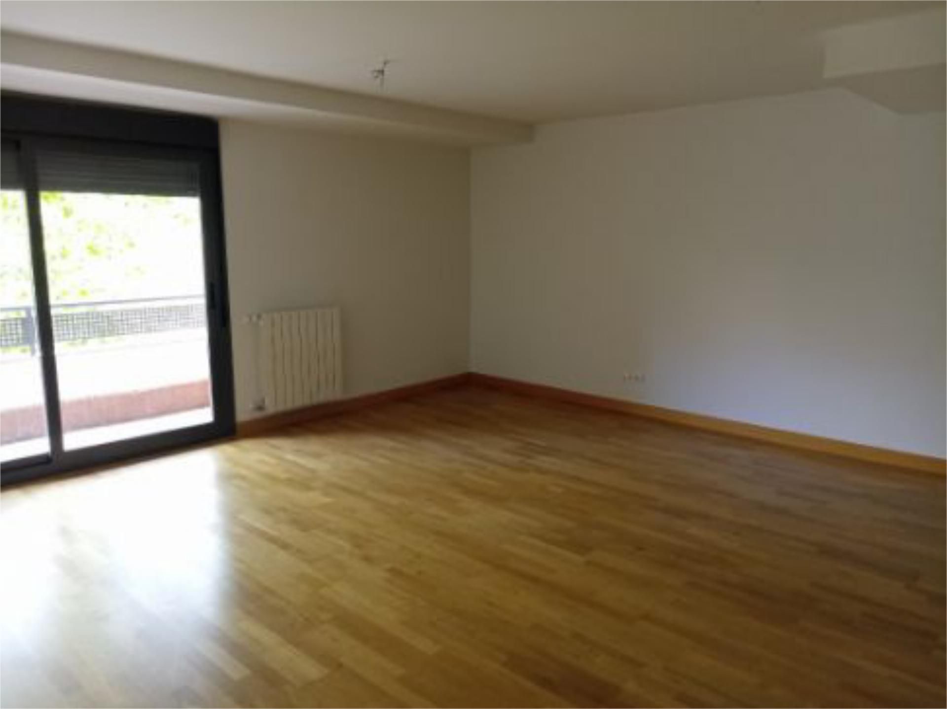 Living room of Flat to rent in Yebes  with Heating, Private garden and Parquet flooring