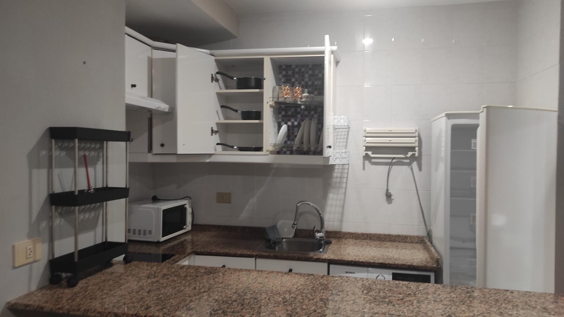 Cocina de Estudio de alquiler en Vigo  con Parquet, Amueblado y Lavadora