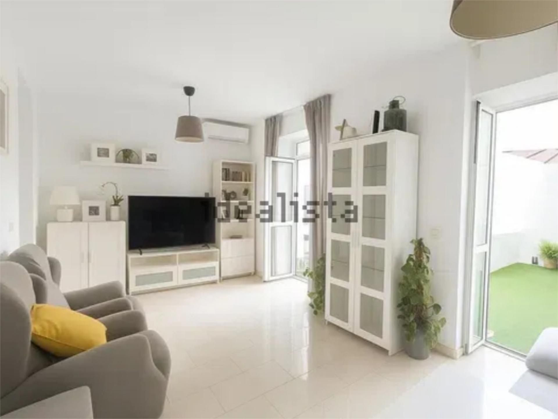 Pis en venda a Calle Sagasta, 70, La Caleta - La Viña Sala d'estar de Pis en venda en Cádiz Capital amb Aire condicionat, Calefacció i Piscina