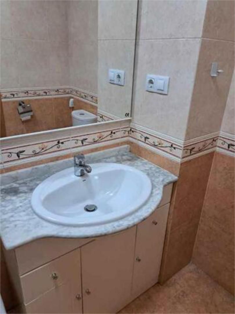 Bathroom of Apartment to rent in Ponteareas  with Heating, Terrace and Furnished