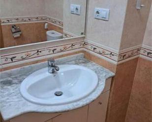 Bany de Apartament de lloguer en Ponteareas amb Calefacció, Terrassa i Moblat