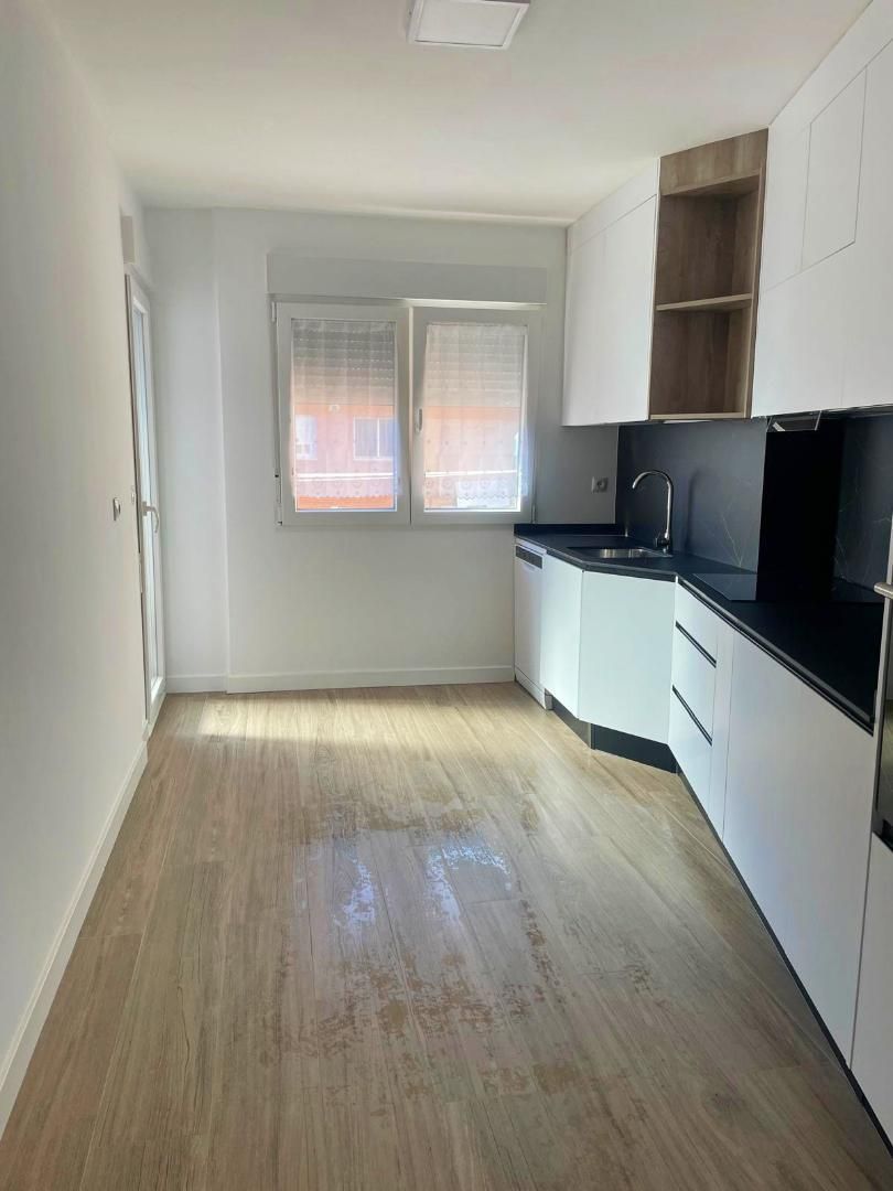 Kitchen of Flat for sale in Aranjuez  with Air Conditioner, Terrace and Balcony