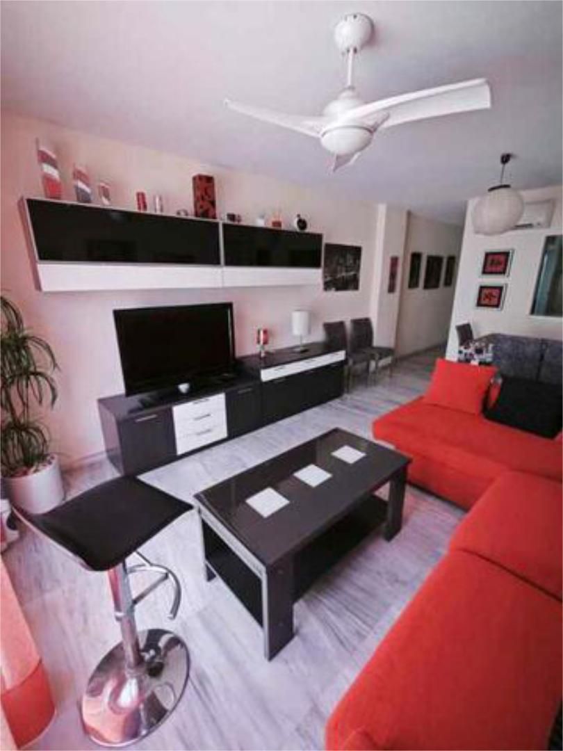 Sala d'estar de Apartament de lloguer en Roquetas de Mar amb Terrassa, Piscina i Moblat