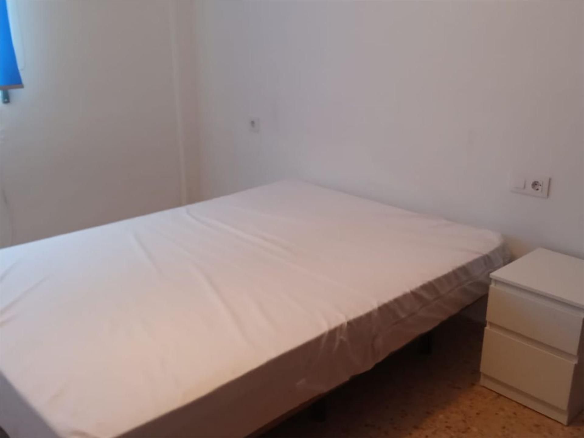 Habitación de Piso de alquiler en Cáceres Capital con Terraza y Amueblado