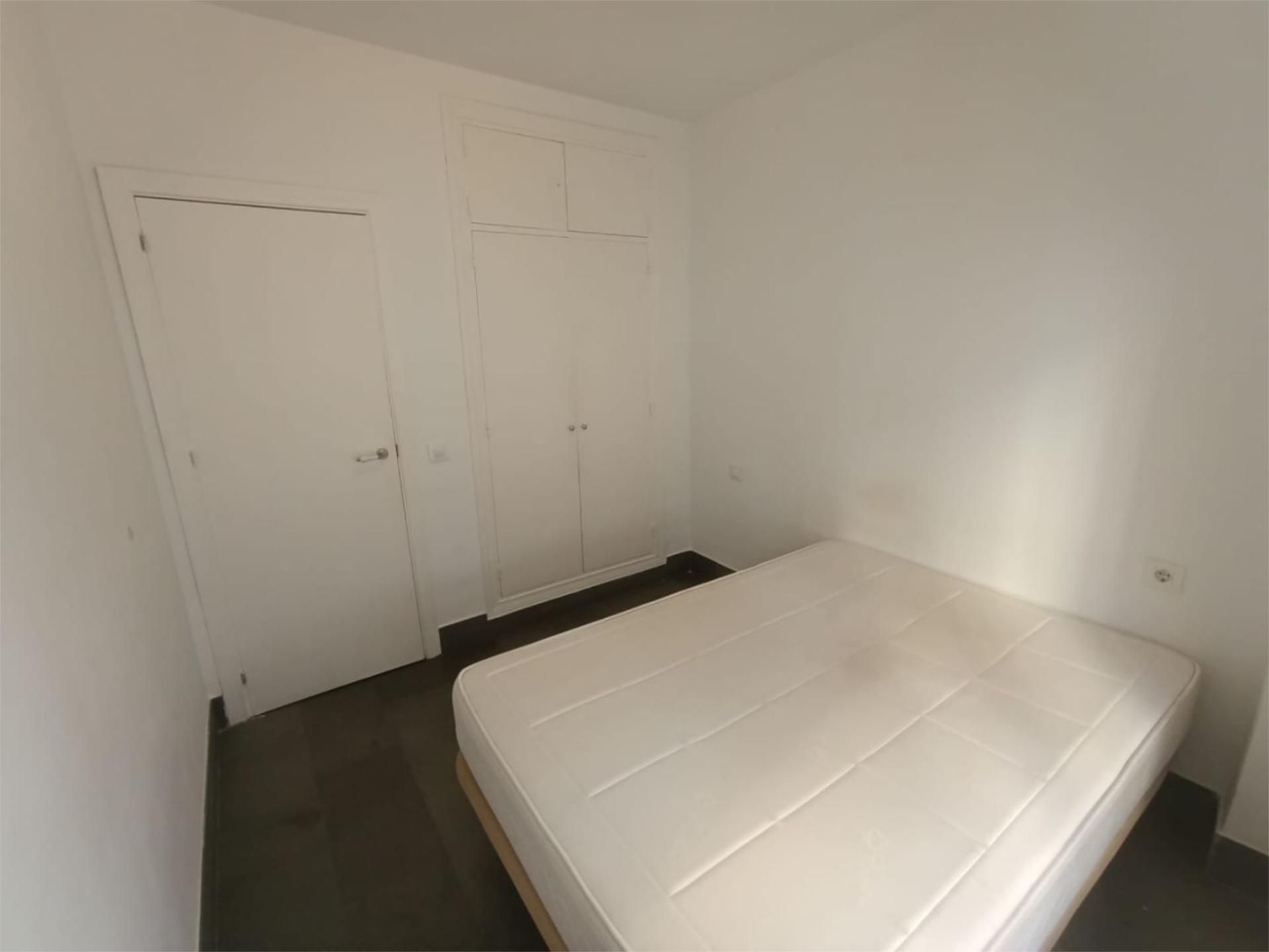 Dormitori de Apartament per a compartir en  Sevilla Capital amb Aire condicionat, Calefacció i Parquet
