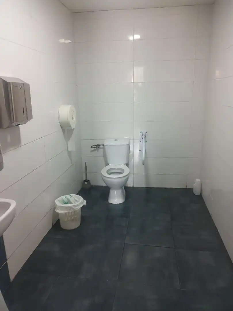Baño de Local en traspaso en Villanueva del Trabuco con Aire acondicionado y Calefacción